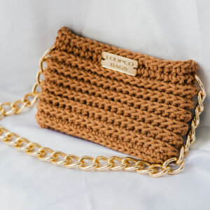 Heklana torbica Maja s patentnim zatvaračem u smeđoj boji