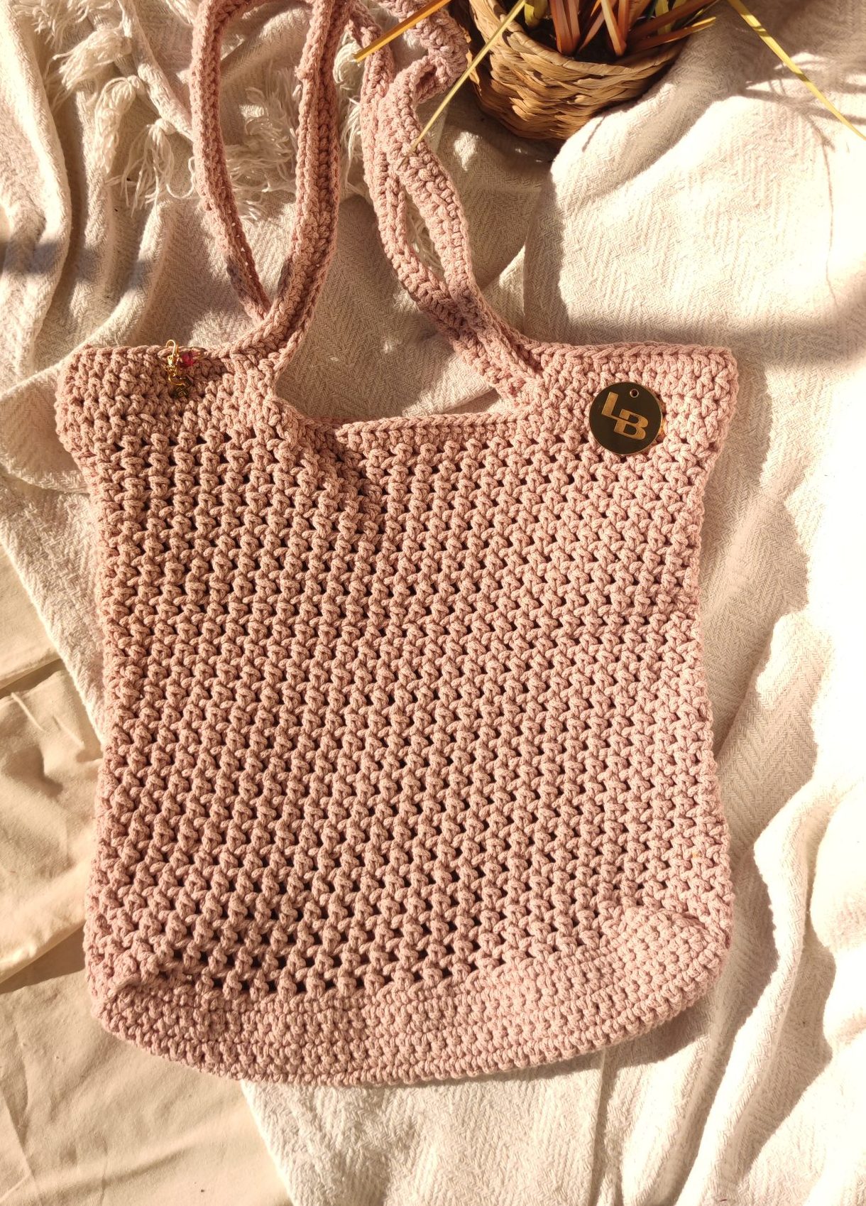 Popularan model torbe u pastelno pink boji