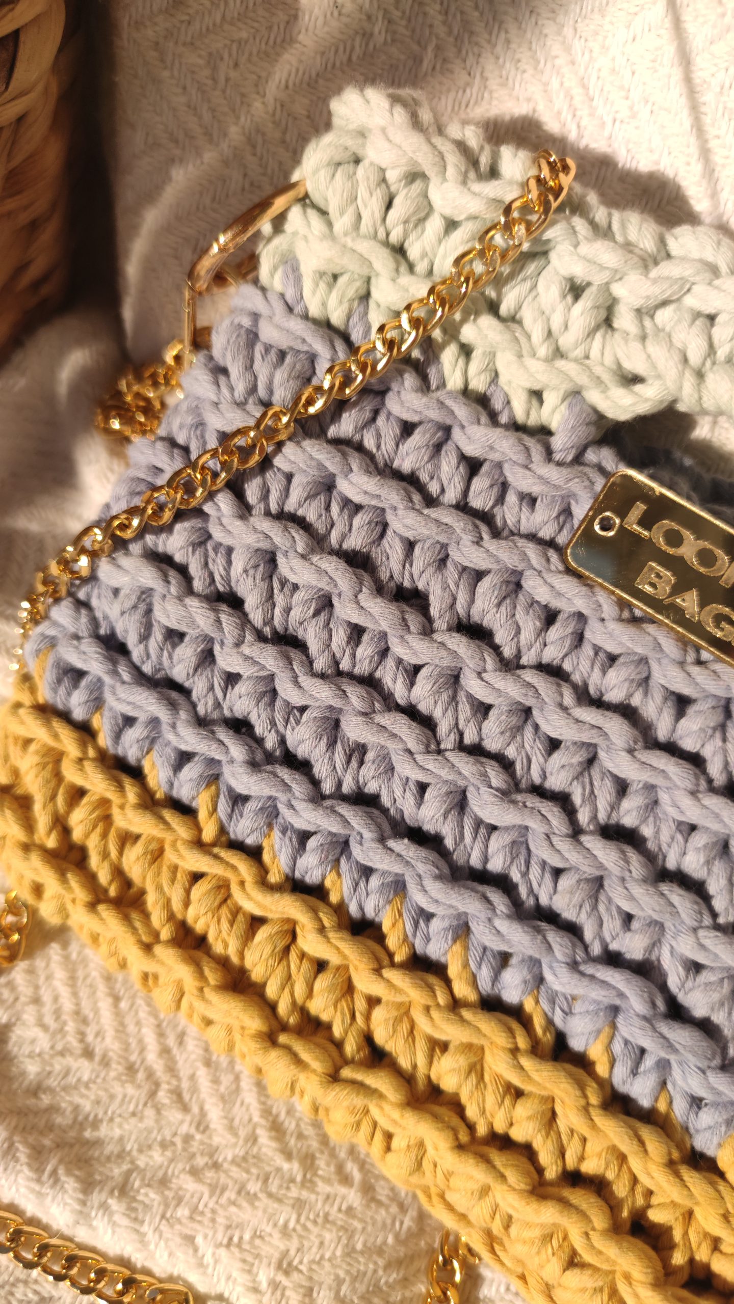 Maša Mini: heklana mini torba u 3 boje, iris, med, mikly zelena - Slika 3