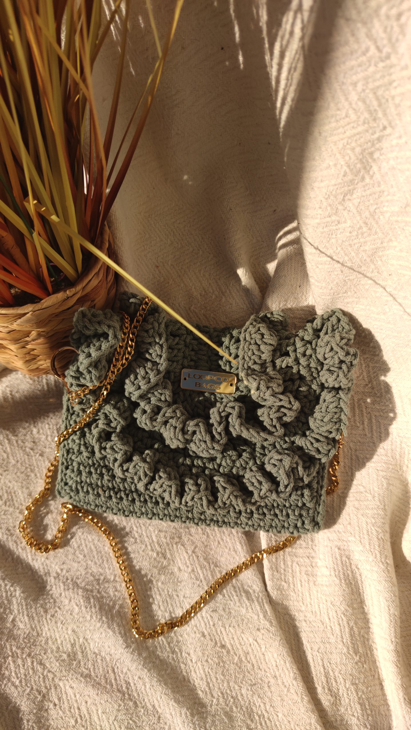 Ljetna heklana torba Jelena: dizajnerska heklana torba u laurel boji - Slika 3