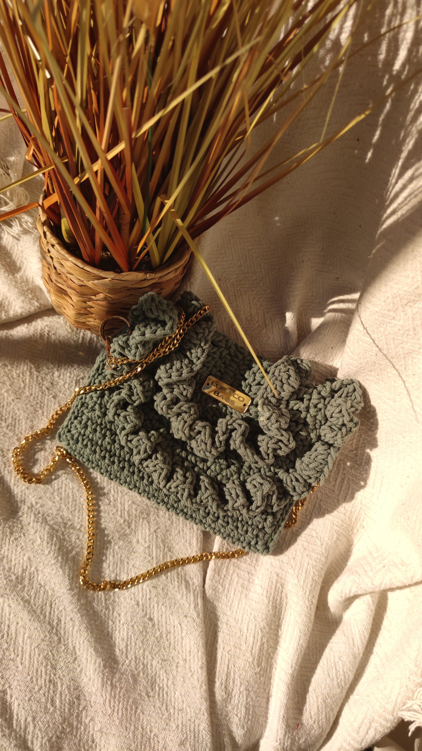 Ljetna heklana torba Jelena: dizajnerska heklana torba u laurel boji