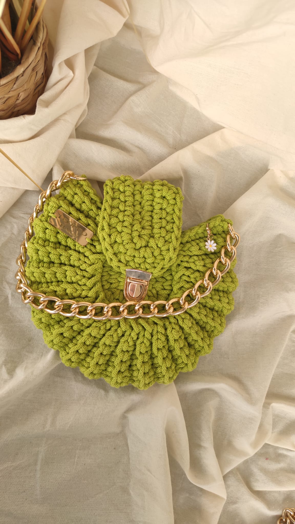 Heklana torba Linda u jarko zelenoj boji