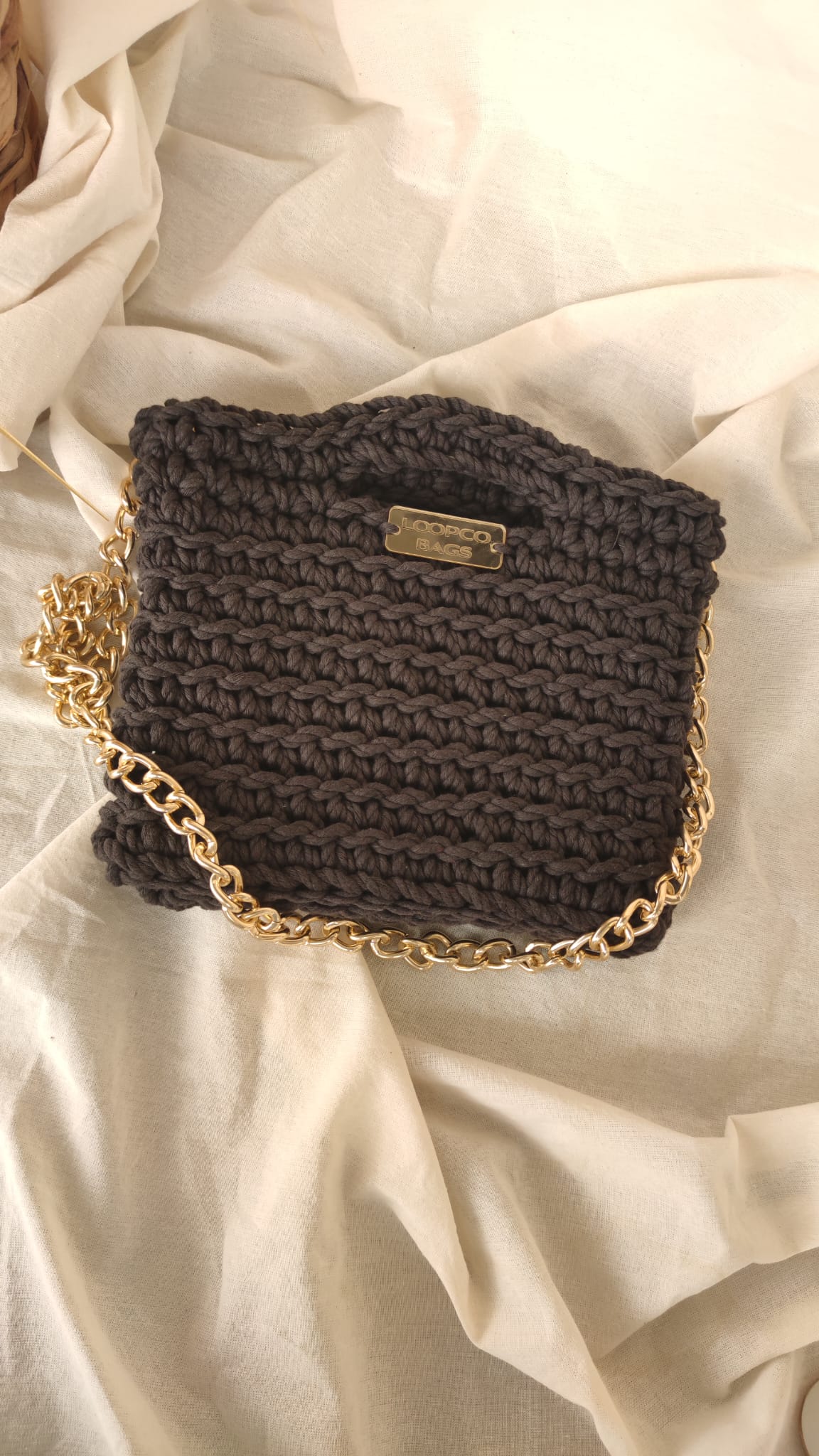 Maša Midi: heklana torba u boji espressa