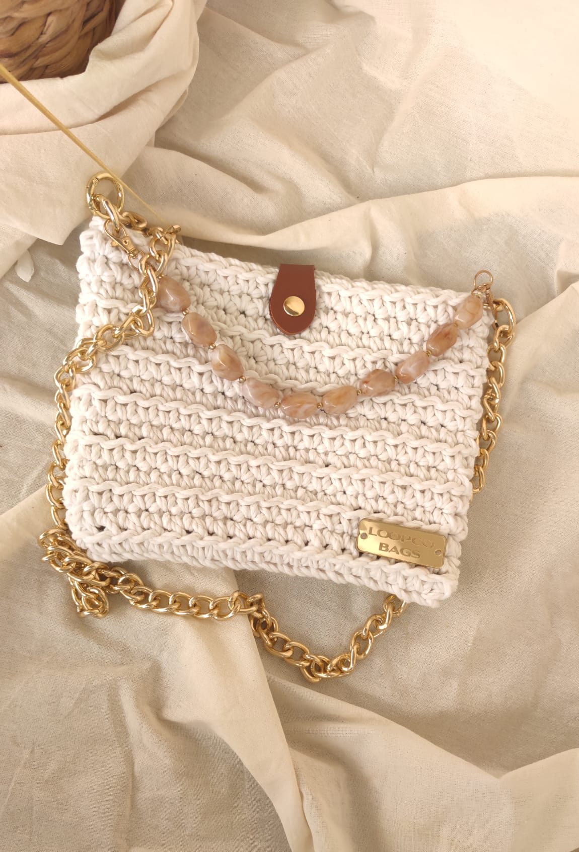 Heklana torbica u bijeloj natural boji