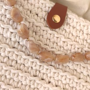 Heklana torbica u bijeloj natural boji