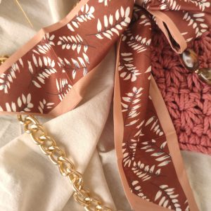 Heklana torbica u boji zalaska sunca